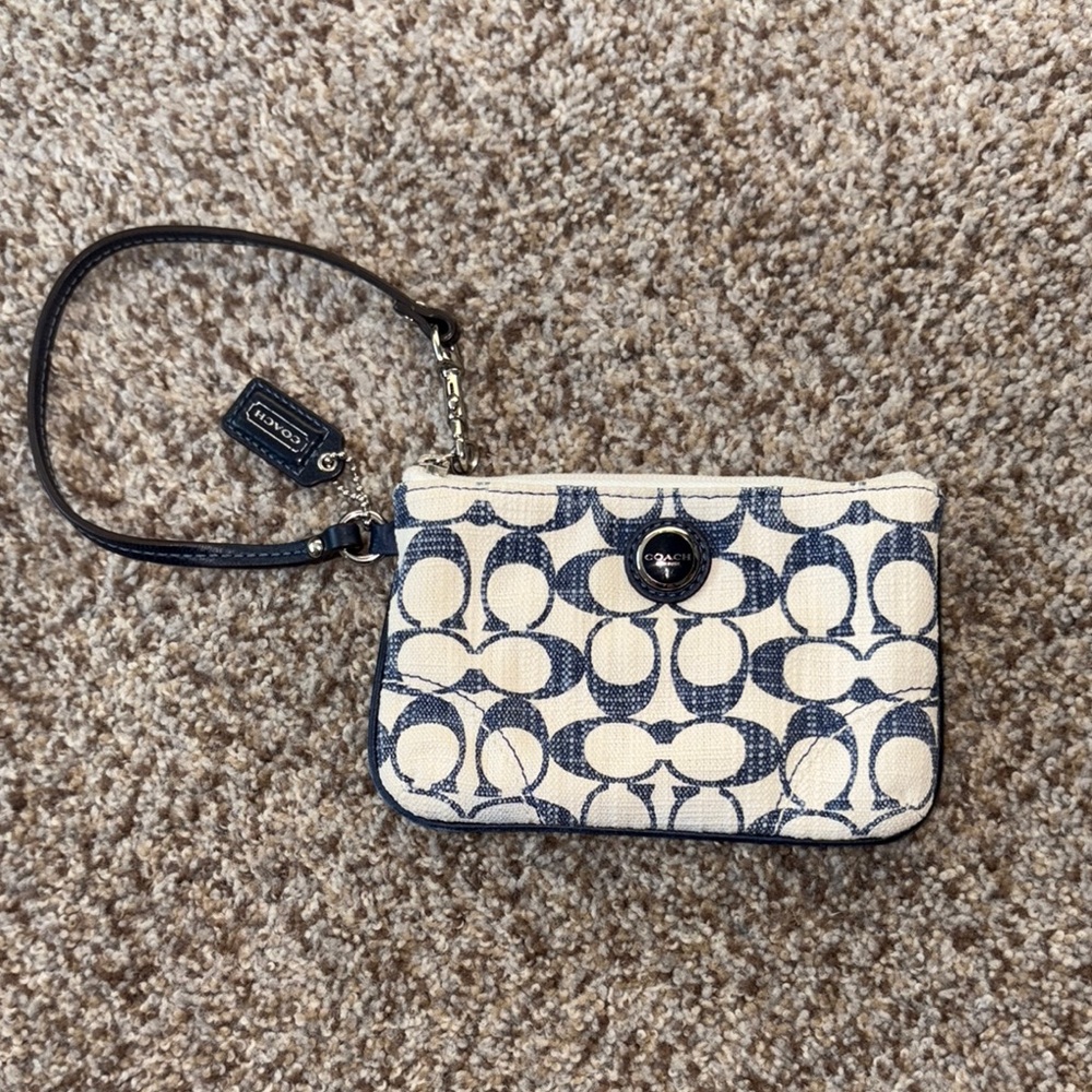 💙Coach Navy and Cream Signature Wristlet